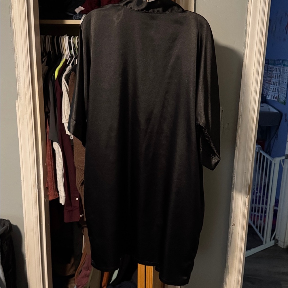 Black Lightweight Robe - Picture 5 of 5